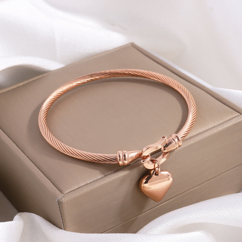 Titan Steel Bracelet Elegant Horsehoof Hook Heart Charm Bangle Non-Tarnish Electroplated Stainless Steel Jewelry - Moze