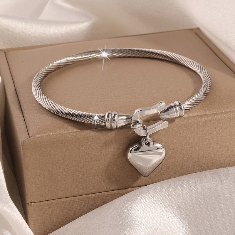 Titan Steel Bracelet Elegant Horsehoof Hook Heart Charm Bangle Non-Tarnish Electroplated Stainless Steel Jewelry - Moze