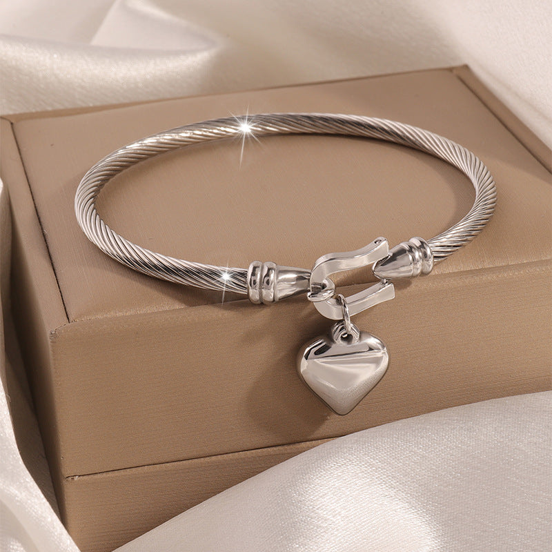 Titan Steel Bracelet Elegant Horsehoof Hook Heart Charm Bangle Non-Tarnish Electroplated Stainless Steel Jewelry - Moze