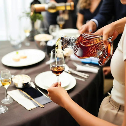 Small Eagle - shaped Whiskey Decanter. Ideal for Dad or Husband. Exquisite Glass Bottle, Perfect for Holiday Home Decor - Moze