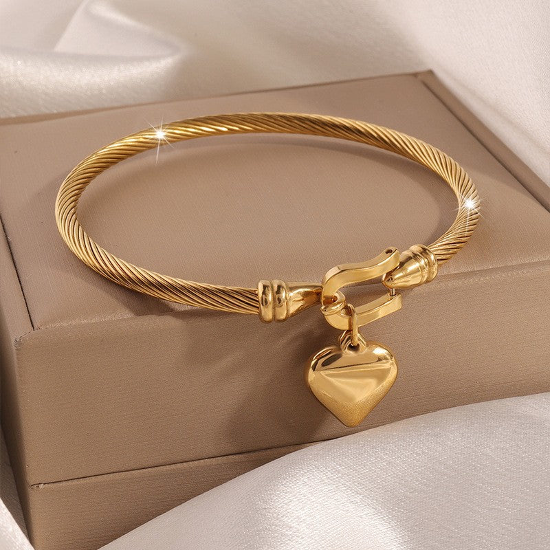Titan Steel Bracelet Elegant Horsehoof Hook Heart Charm Bangle Non-Tarnish Electroplated Stainless Steel Jewelry - Moze